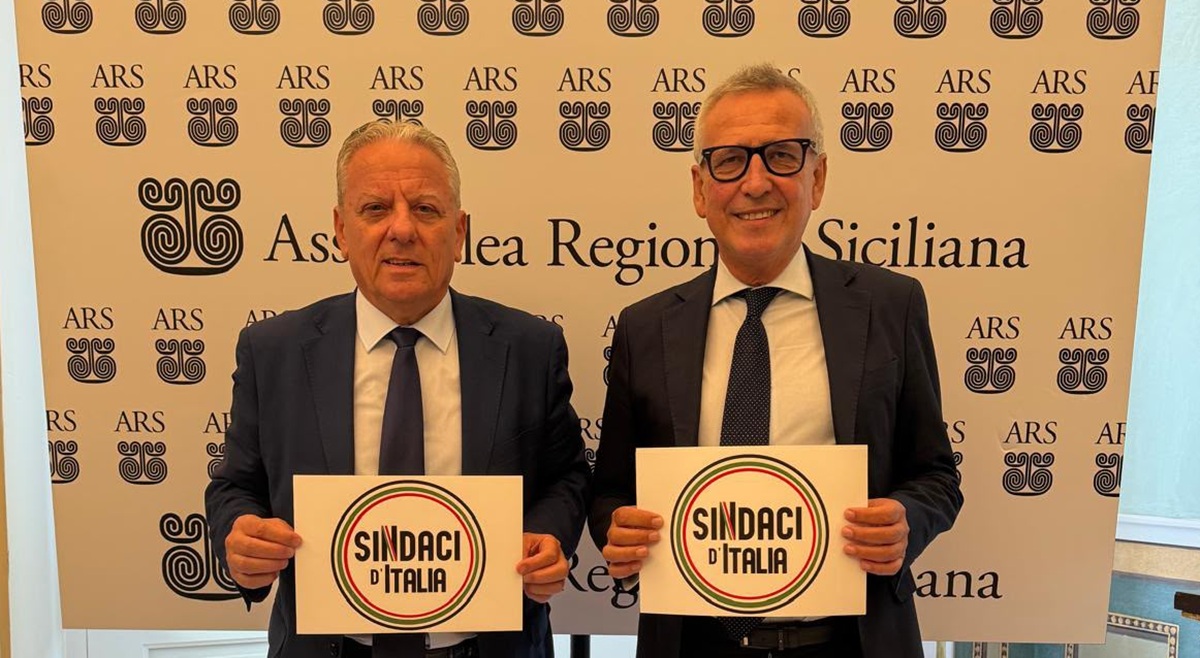 “Capovolgiamo la piramide”, nasce il partito Sindaci d’Italia: presentato in Sicilia