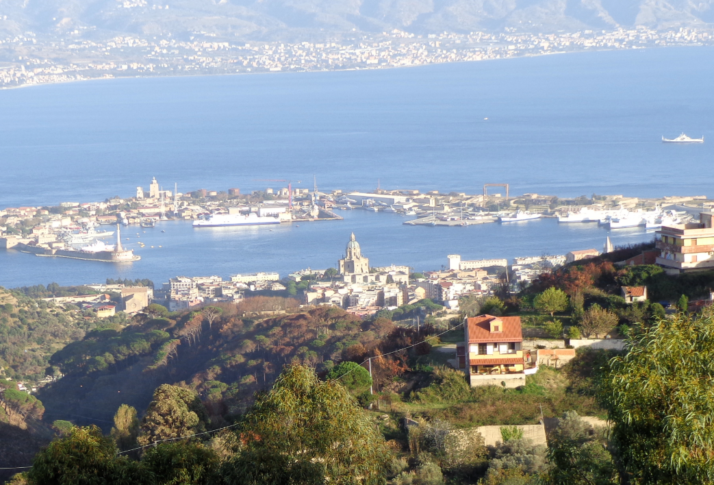Stretto di Messina, nasce l’Agenzia unica ma i pendolari avvertono: “Traghetti cari, pochi bus e collegamenti inefficienti”