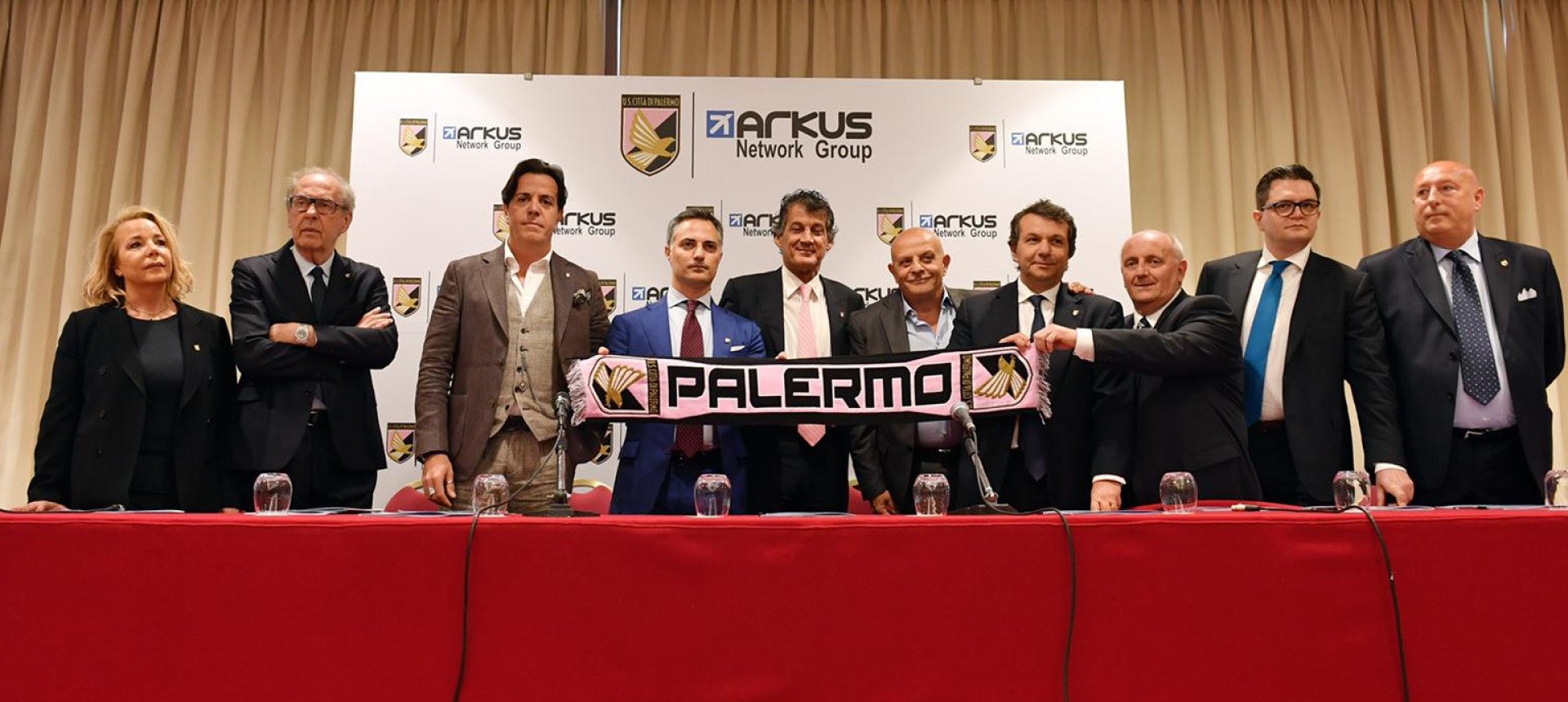 Palermo calcio, la nuova proprietà si presenta: Primo, estinguere i  debiti - la Repubblica