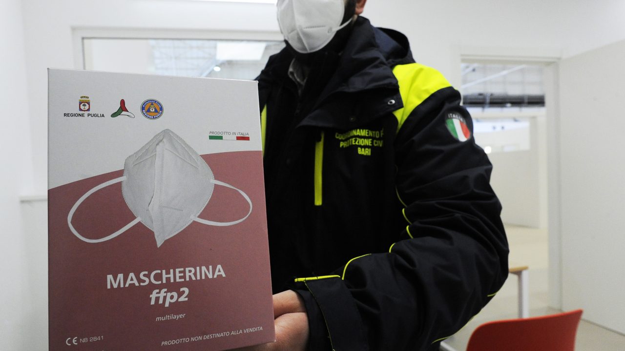 Mascherine Ffp2, costeranno solo 75 centesimi, i codici CE da evitare - QdS