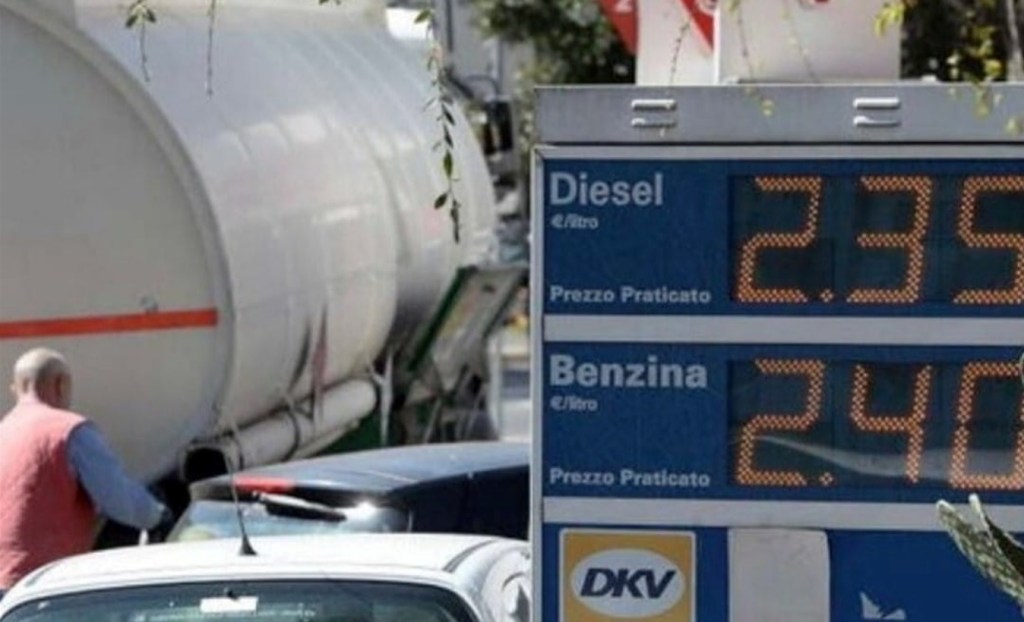 Pubblicato il Decreto Trasparenza Carburanti: buoni benzina per i  dipendenti