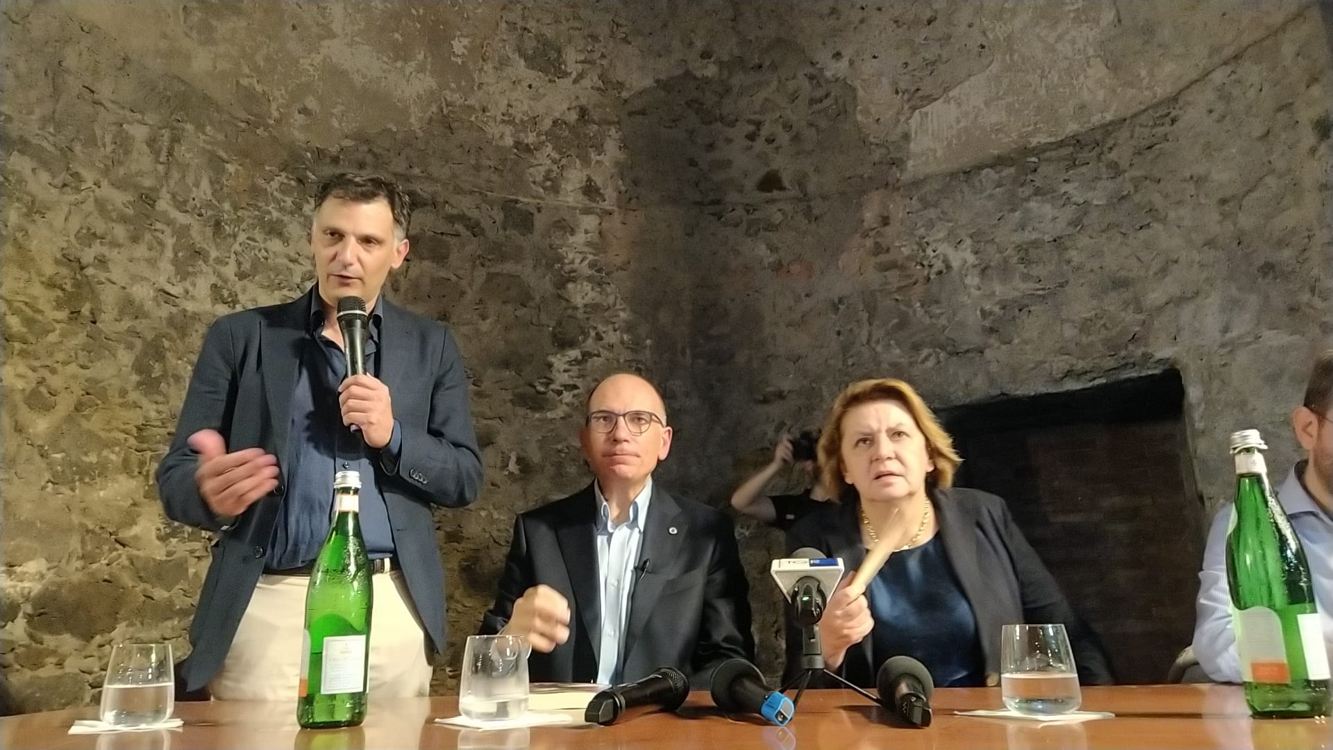 Enrico Letta e rappresentanti Pd a Catania