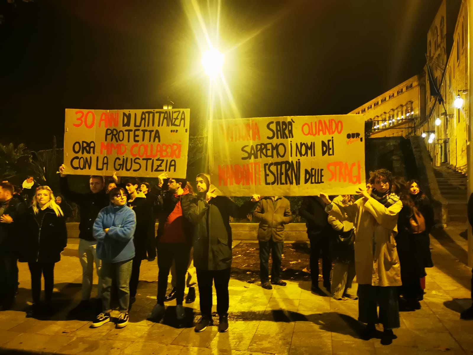 Cartelloni contro Messina Denaro dopo l'arresto