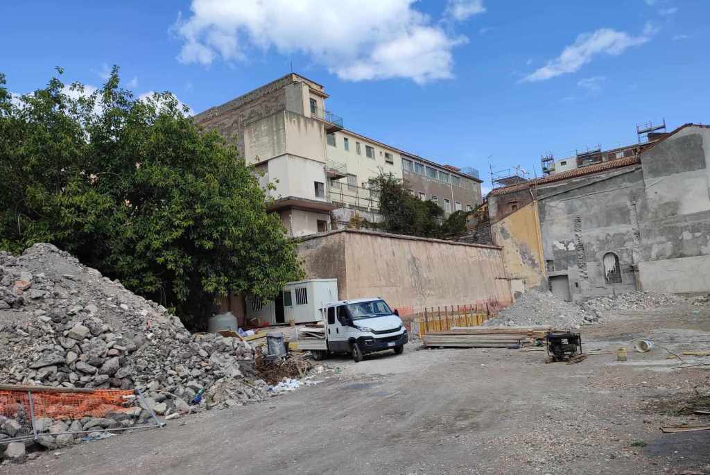 Il cantiere dei lavori nell'area dell'ex ospedale Santa Marta a Catania