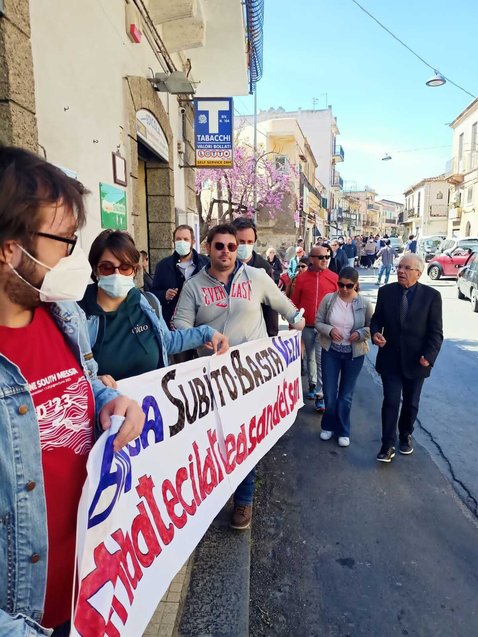 Ex Sanderson, protesta dei comitati - flashmob del 6 aprile 2024 - QdS, foto di Hermes Carbone 