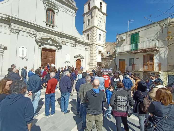 Ex Sanderson, protesta dei comitati - flashmob del 6 aprile 2024 - QdS, foto di Hermes Carbone 