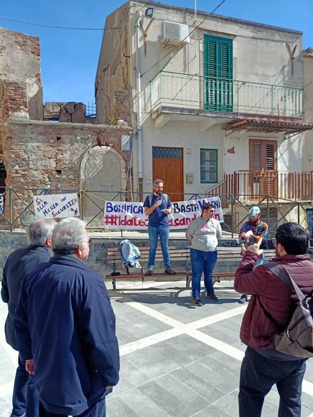 Ex Sanderson, protesta dei comitati - flashmob del 6 aprile 2024 - QdS, foto di Hermes Carbone 