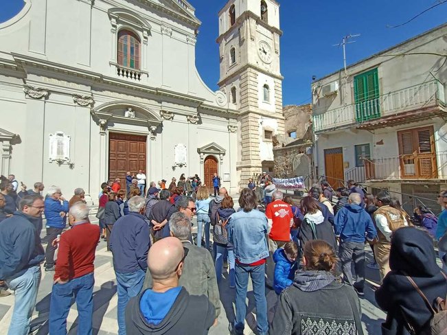 Ex Sanderson, protesta dei comitati - flashmob del 6 aprile 2024 - QdS, foto di Hermes Carbone 