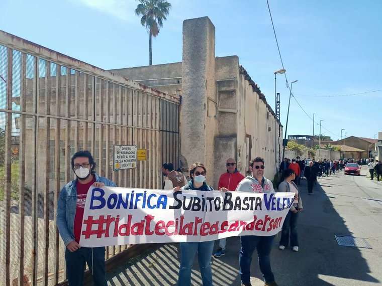 Ex Sanderson, protesta dei comitati - flashmob del 6 aprile 2024 - QdS, foto di Hermes Carbone 