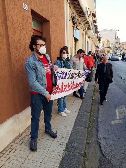 Ex Sanderson, protesta dei comitati - flashmob del 6 aprile 2024 - QdS, foto di Hermes Carbone 