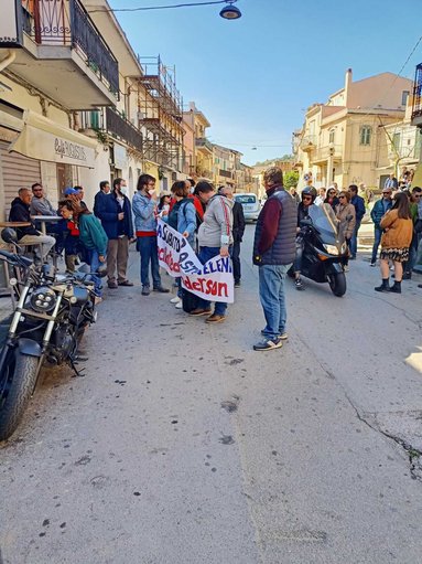 Ex Sanderson, protesta dei comitati - flashmob del 6 aprile 2024 - QdS, foto di Hermes Carbone 