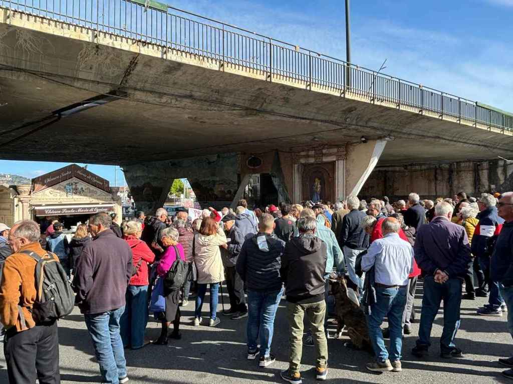 No-alla-Privatizzazione-del-Porticciolo-di-Ognina-